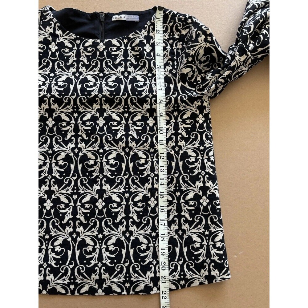 Alice + Olivia Boatneck Bell Sleeve Damask Blouse Women’s Black Gold Top Sz 2 - Picture 10 of 13